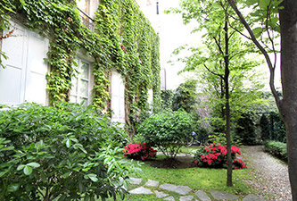 Jardin arboré de la deuxième cour de l'immeuble de la rue Monsieur Le Prince