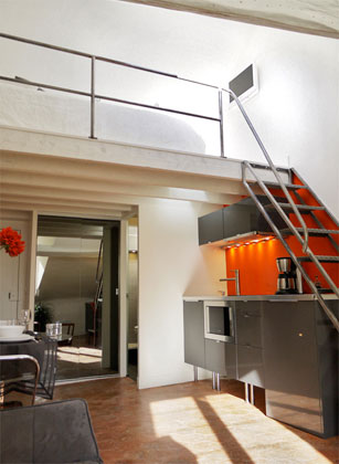 Le studio et la cuisine au 1er plan