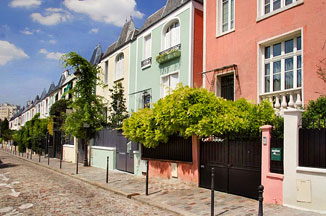 Rue Dieulafoy, à 2 pas de la location