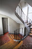 Ascenceur et escalier - location 01T201