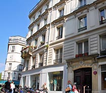 L'immeuble faisant l'angle de la rue Pavée et de la rue des Rosiers