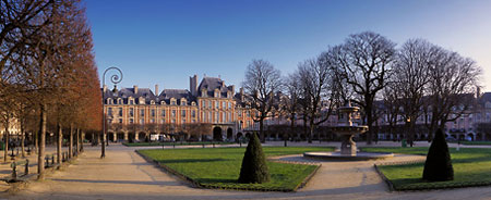 Place des Vosges en automne