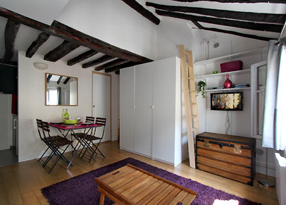 La pièce à vivre et la table à manger
